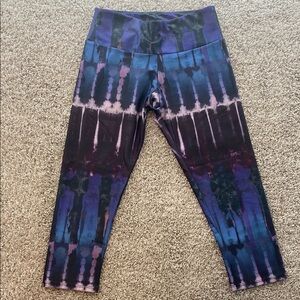 Onzie Capri graphic leggings
BNWT. Size XS and S. regular waistband